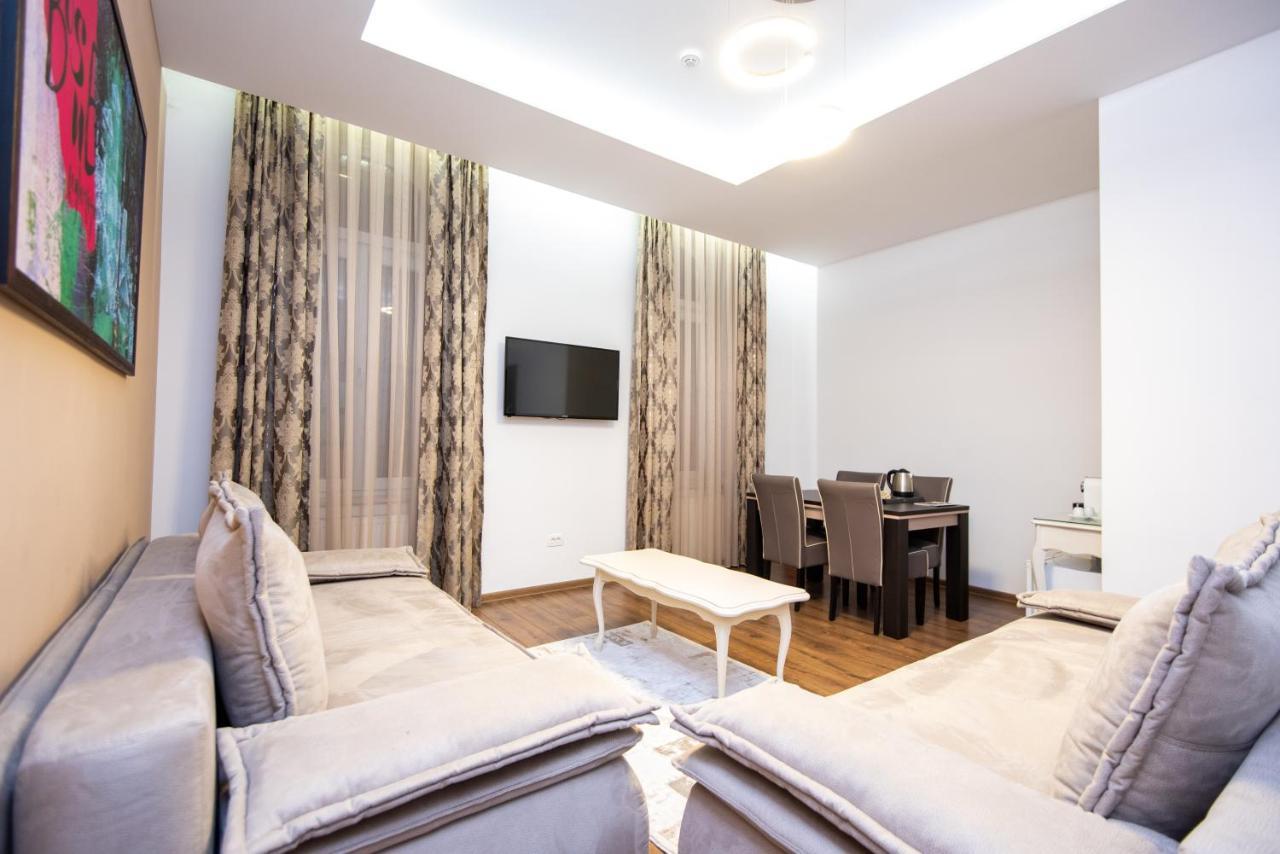 Megapolis Main Street Suites Sarajevo Bagian luar foto