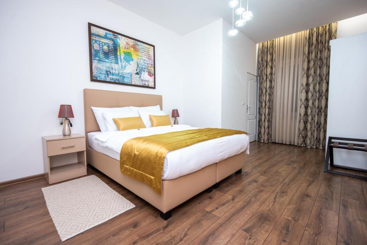 Megapolis Main Street Suites Sarajevo Bagian luar foto